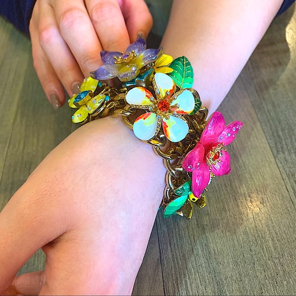 Authentic Betsy Johnson tropical floral bracelet in rainbow colour 🌺🌼🌸🌻🌷🌈 - Picture 6 of 12